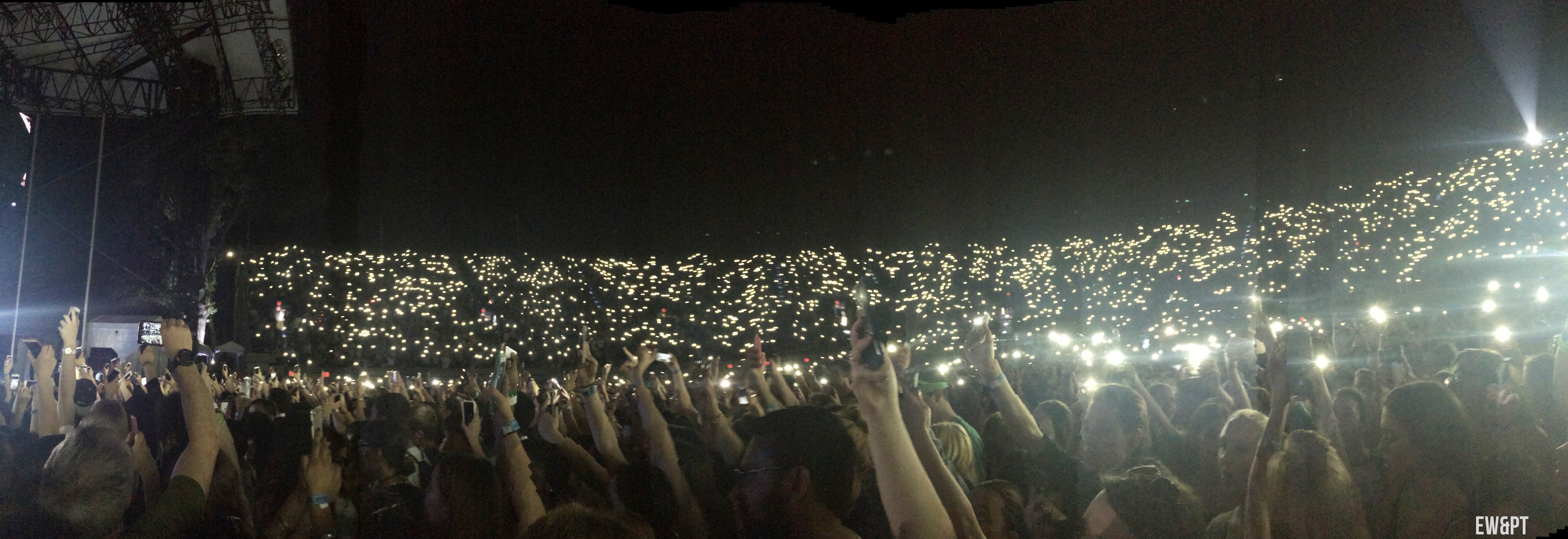concert tips // 8 things to never bring to a concert via eyelinerwingsandprettythings