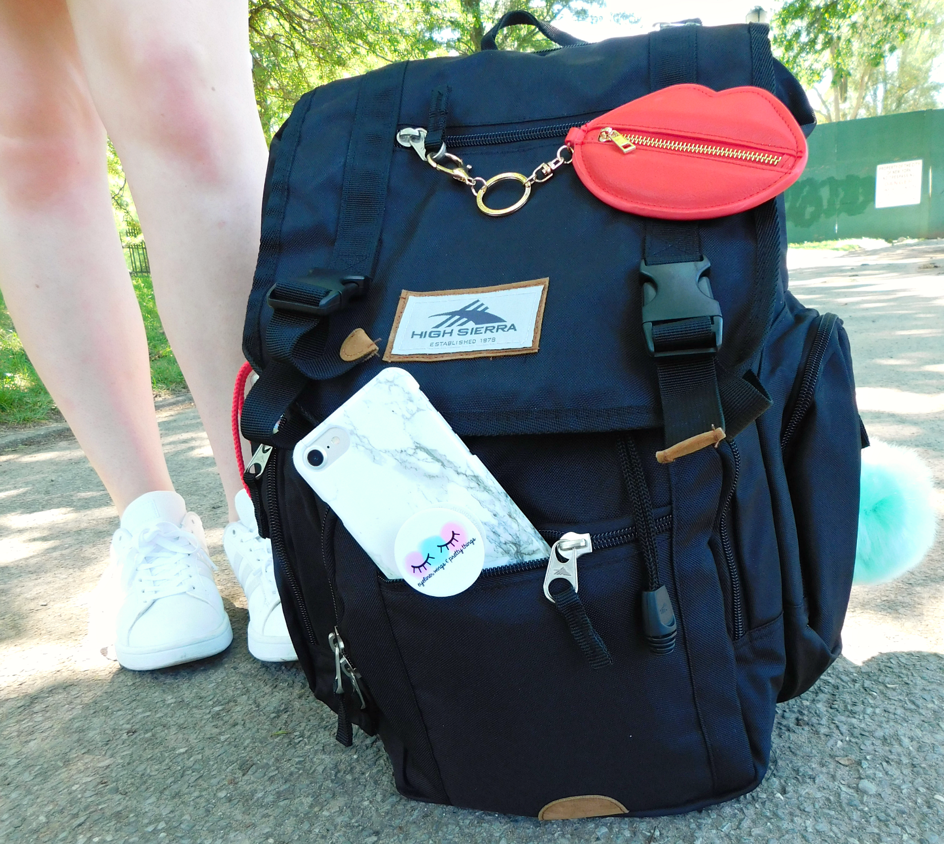 How to Choose the Perfect Backpack & What's in my backpack for college